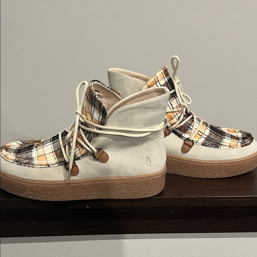Hush Puppies Plaid Boots with Cream and Brown